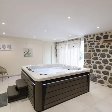 Maison De Caractere Renovee Avec Spa, Proche Volcans D'auvergne Et Station Super-lioran - Fr-1-742-432 بيت للعطل
